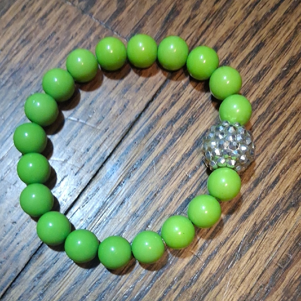 Green Beaded Bracelet with Silver Accent
